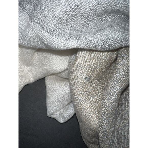 Neiman Marcus $250 Women's lightweight Cashmere Colorblock Scarf One Size 80"L - Picture 7 of 8